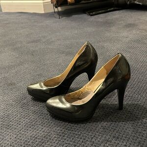 Nine West metallic pumps